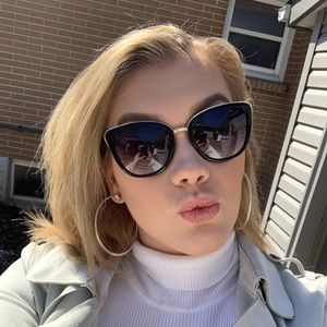 Meet your Posher, Tara